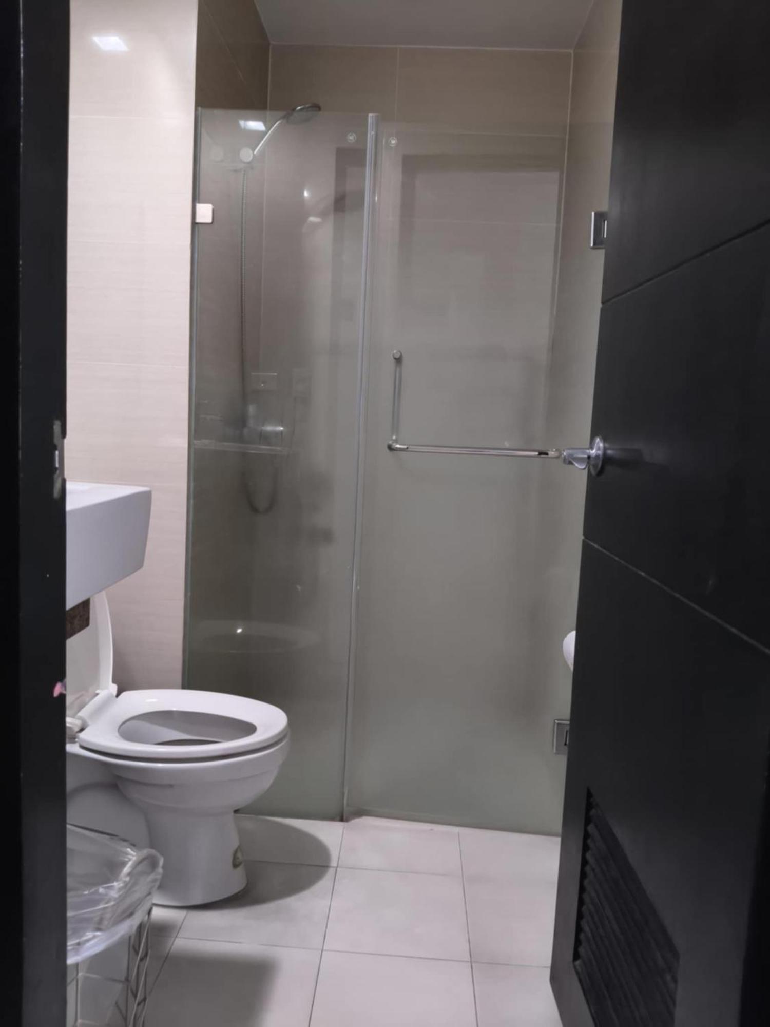 פאסאי Henry'S Newport Condotel מראה חיצוני תמונה